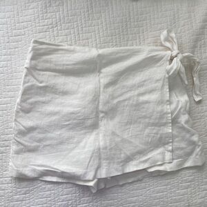 WHITE LINEN SKORT